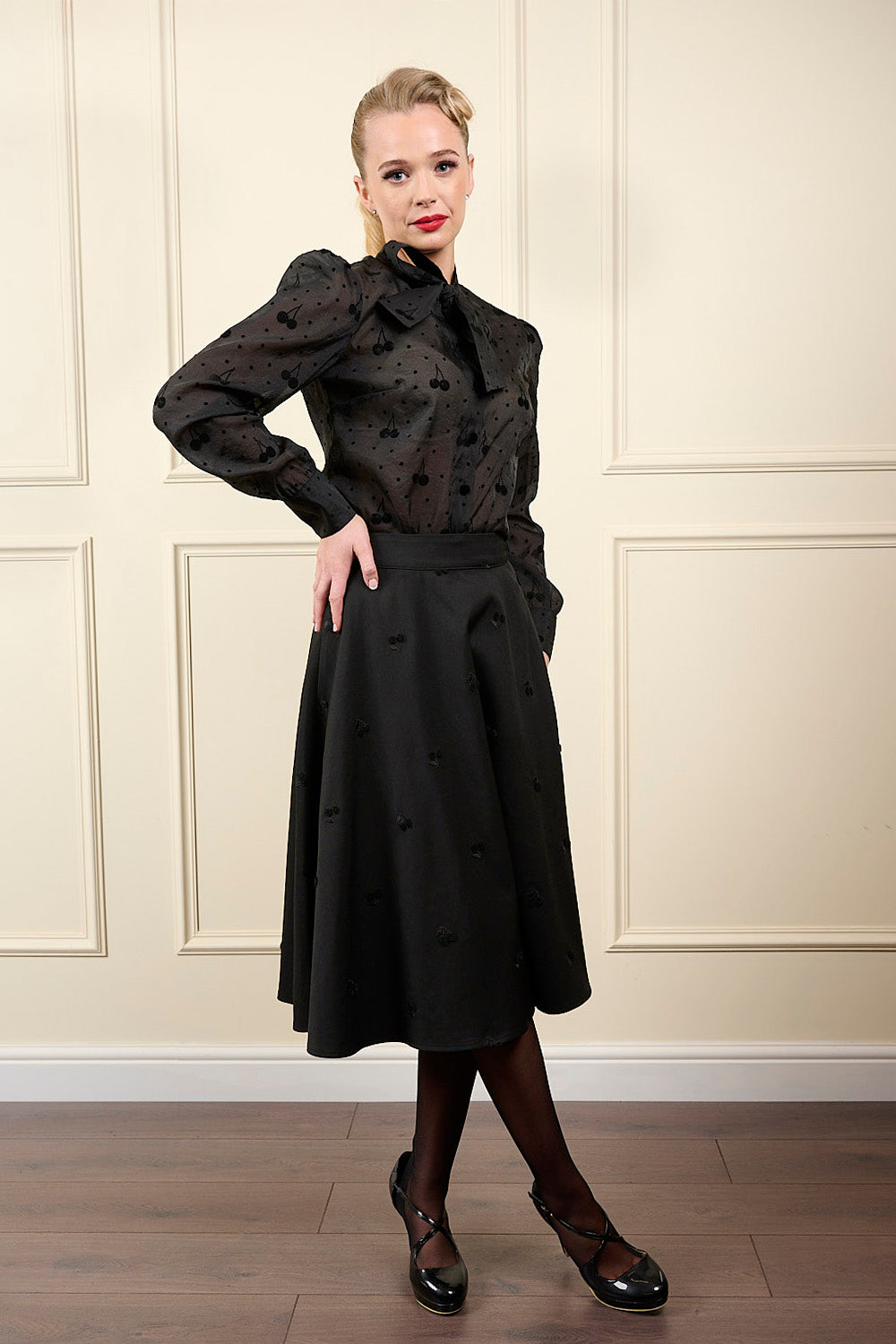1950's Banned Retro Annie Cherry Skirt-Black