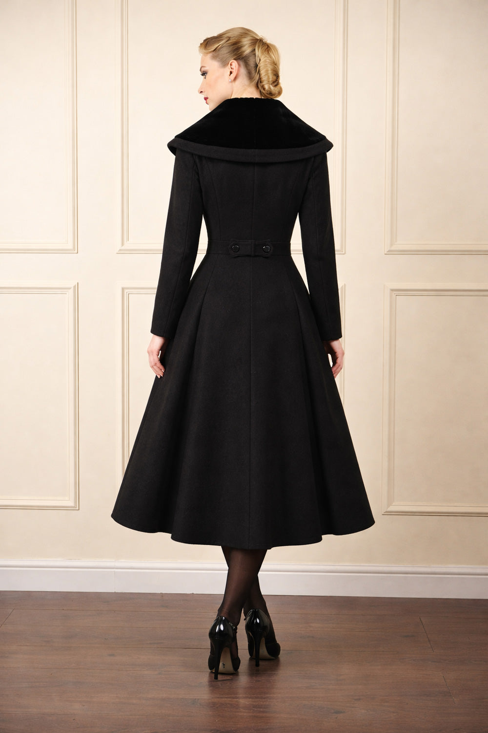 Banned Retro Clotilde Mantel