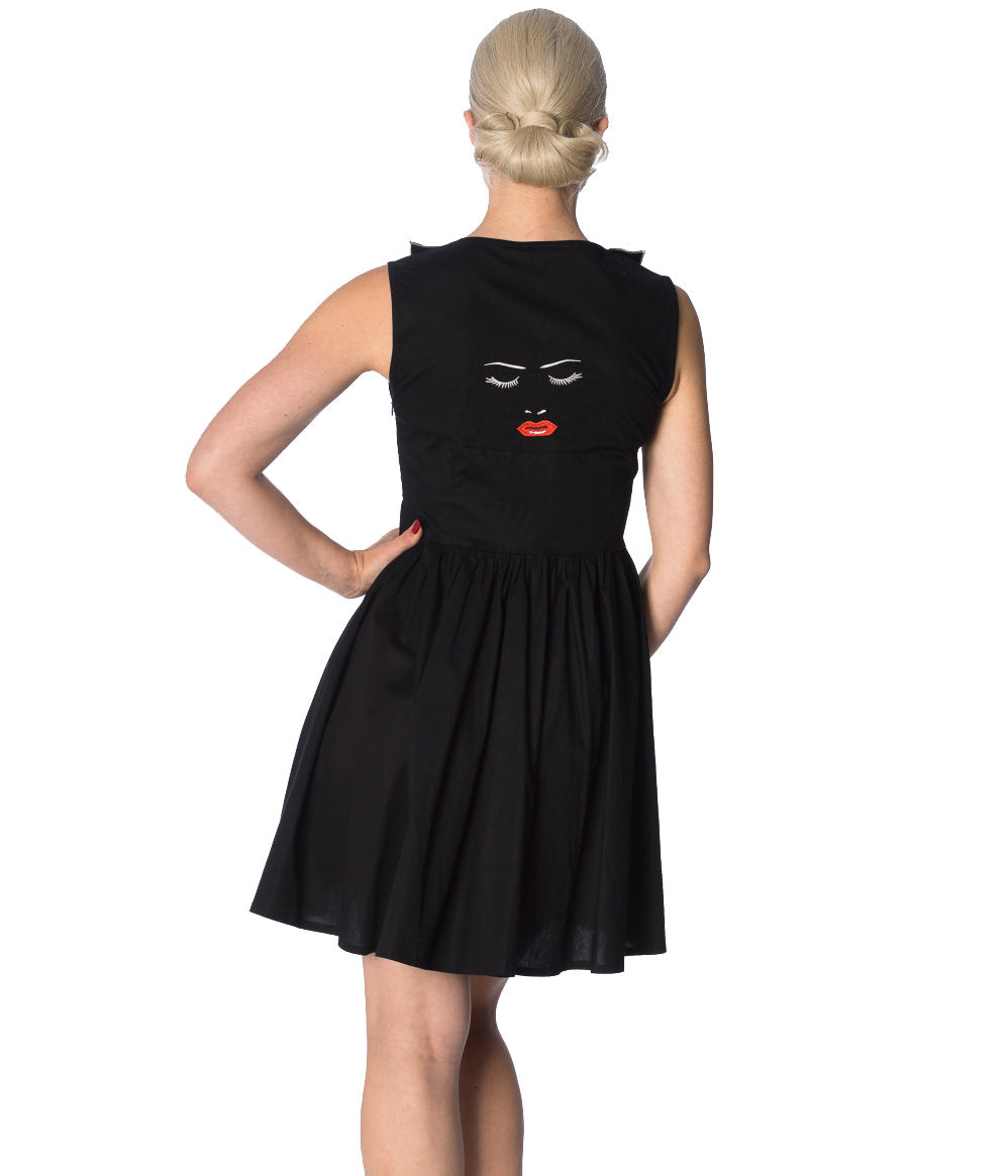 MODEL FACE DRESS