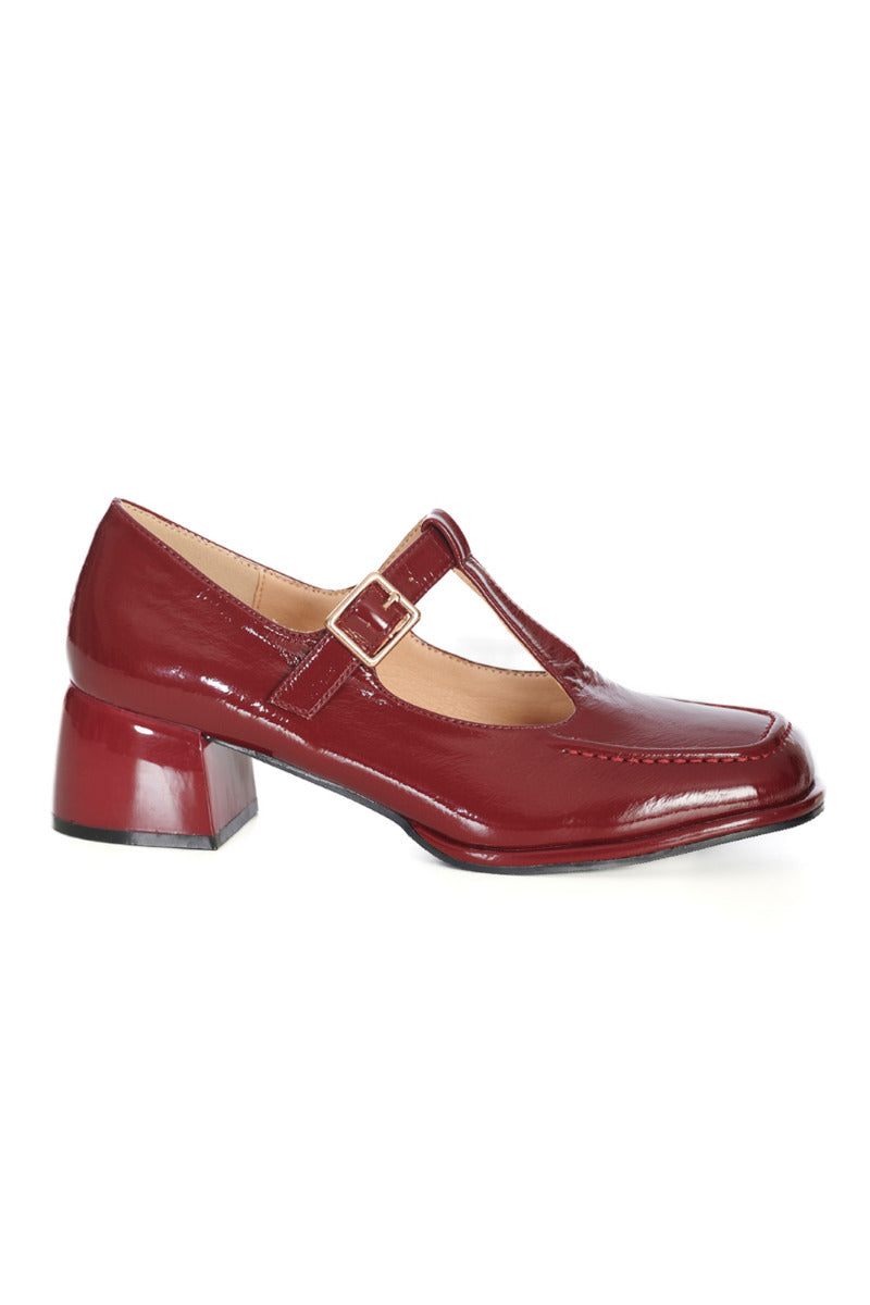 UNFORGETTABLE ELIZABETH PUMPS